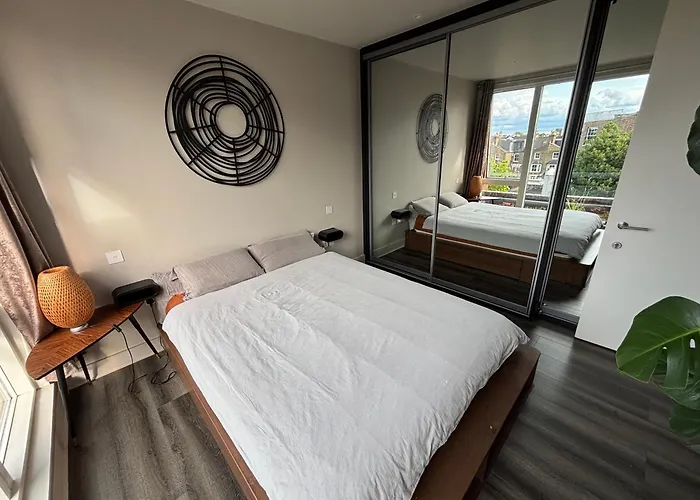 Panoramic Pondview Penthouse