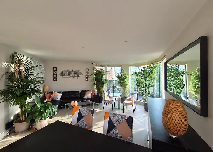 Panoramic Pondview Penthouse