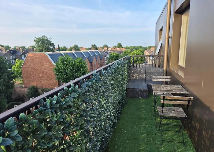 Panoramic Pondview Penthouse