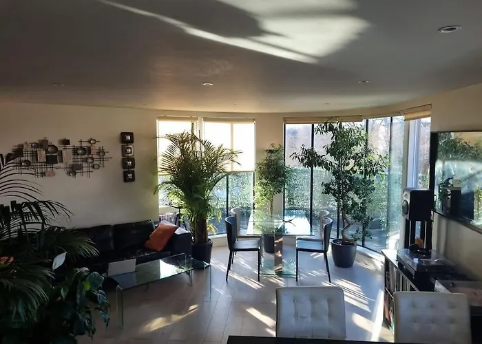 Panoramic Pondview Penthouse