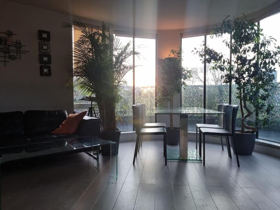 Panoramic Pondview Penthouse London