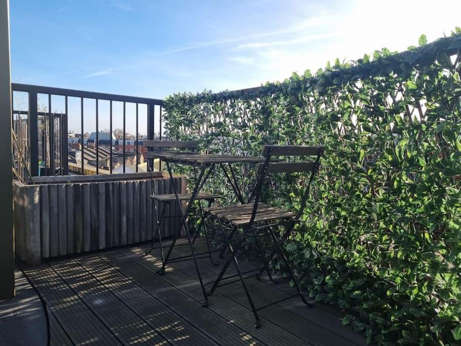 Panoramic Pondview Penthouse Apartment London